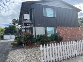 Building Photo - 1146 W Hamilton Ave