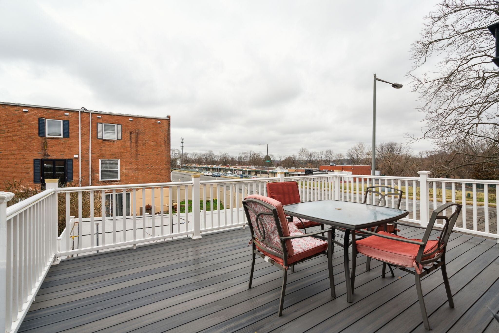 Patio - 100 Rennard Ter