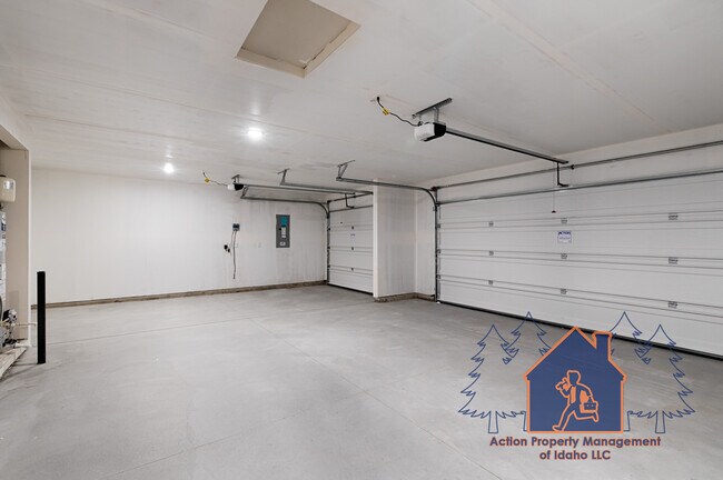 Building Photo - 18405 N Sweet William Ave