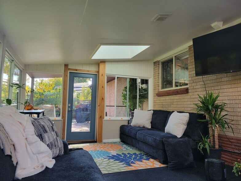 Building Photo - 500 Estes St