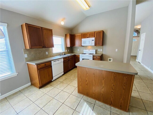 Building Photo - 561 Golden Creek Dr