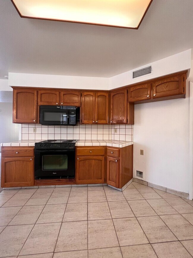 Building Photo - 479 E Alluvial Ave
