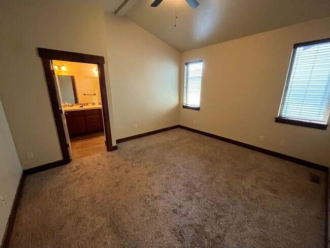 Building Photo - 61064 SE Ruby Peak Ln