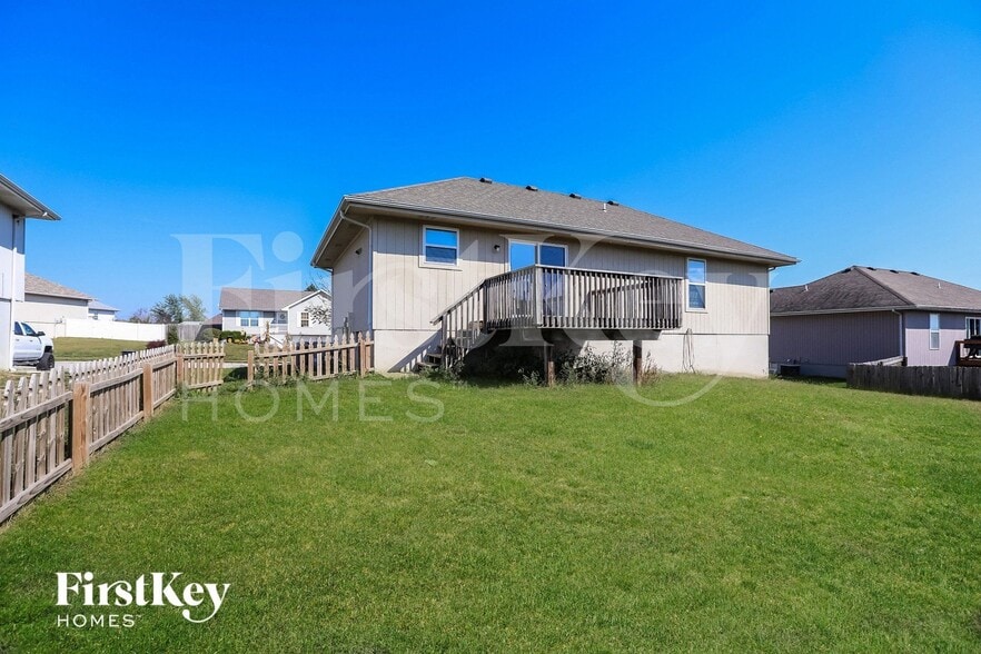 Building Photo - 2211 Larkspur St