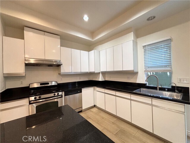 Building Photo - 441 N Los Robles Ave
