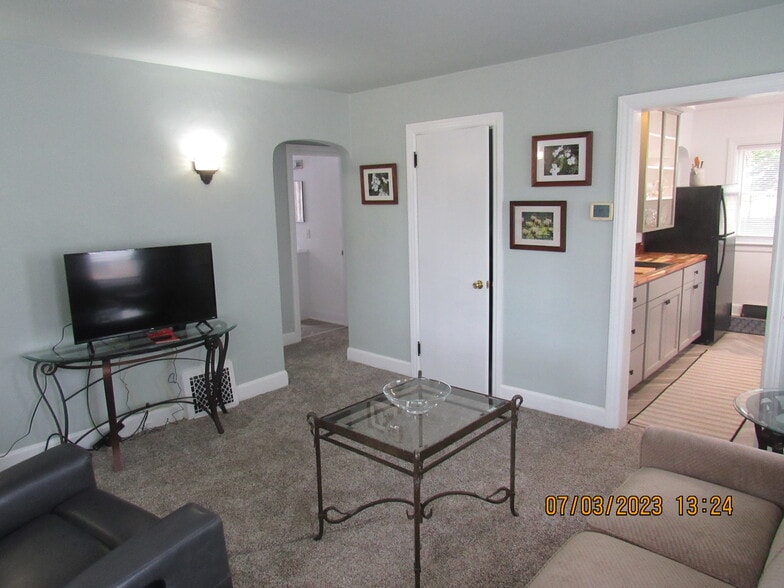 Building Photo - 3722 Oakland Dr