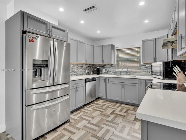 Building Photo - 1459 Rodman St