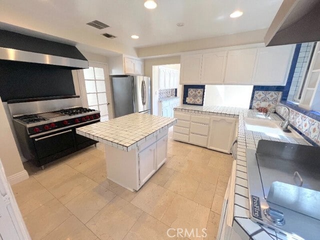 Building Photo - 223 S Gale Dr