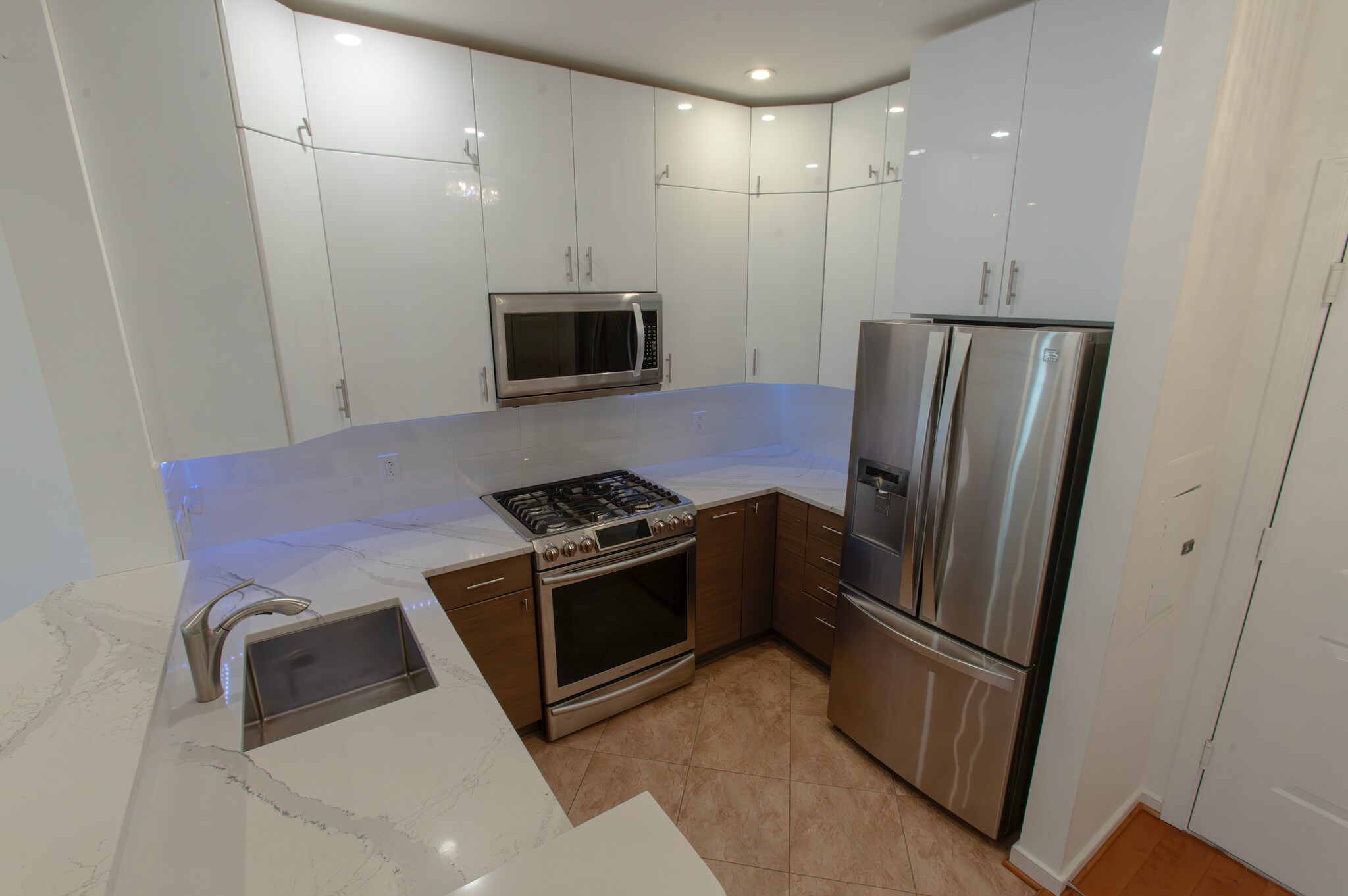 Building Photo - 1645 International Dr