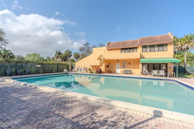 Building Photo - 430 Commodore Dr