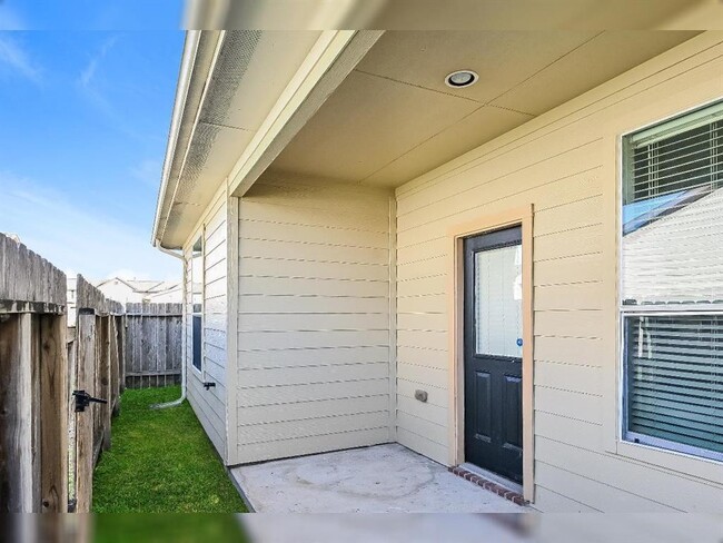 Building Photo - 9739 Tura Dr