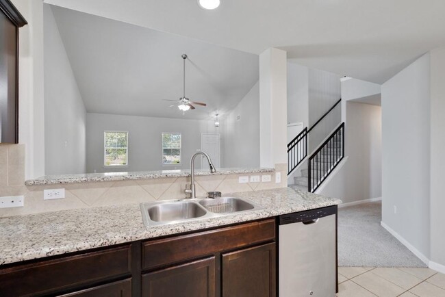 Building Photo - 533 Goddard