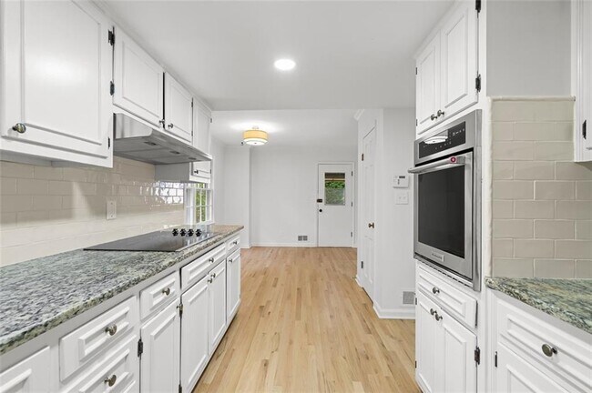 Building Photo - 2340 Castleridge Ct