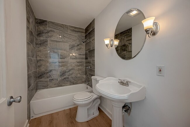 Building Photo - For Lease | 3 Bed, 1 Bath | 1,199 Sq Ft | ...