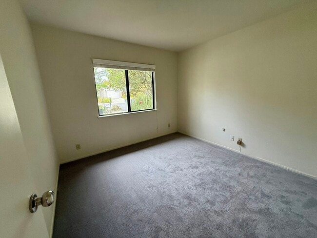 Building Photo - 620 Oriole Ave