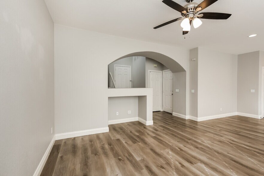 Building Photo - 1857 Bayhurst Ave