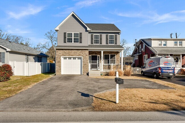 Building Photo - Beautiful 4br 2.5ba with huge basement and garage in Edgemere