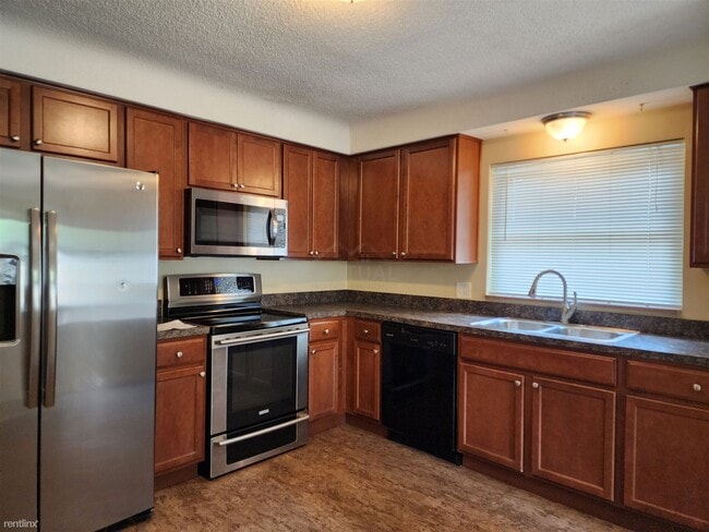 Building Photo - 3 br, 3.5 bath House - 25857 Westfield