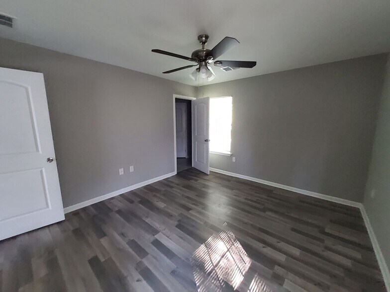 Building Photo - Welcome to Feels Like Home in Memphis, TN!