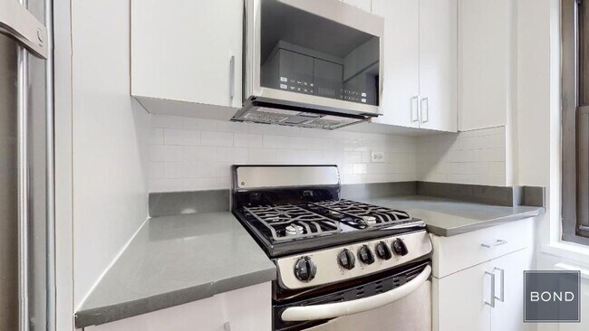 Building Photo - 405 E 56th St