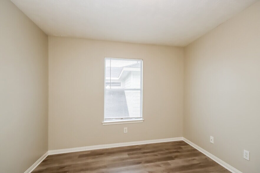 Building Photo - 21515 Lovis Way