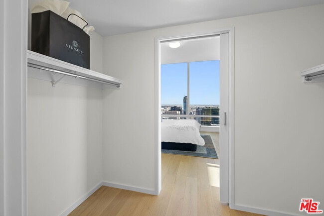 Building Photo - 877 Francisco St