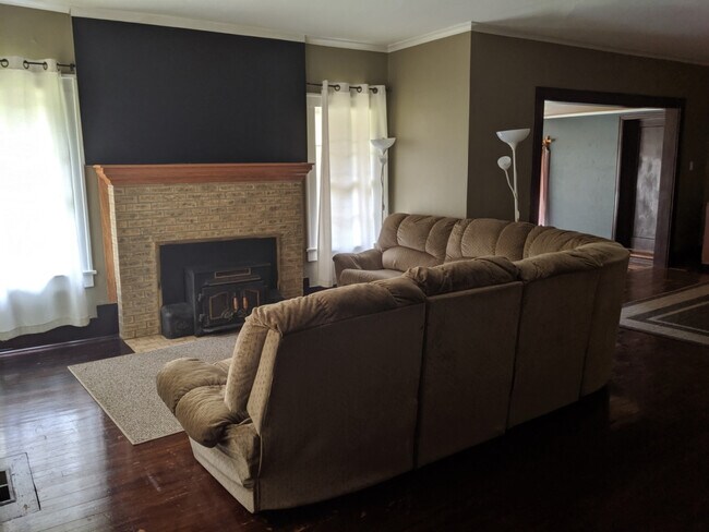 Building Photo - 1612 S Olive