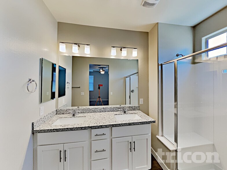 Building Photo - 2929 N 28th St