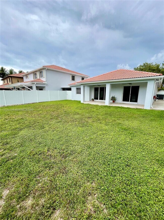 Building Photo - 4101 SW 148th Pl