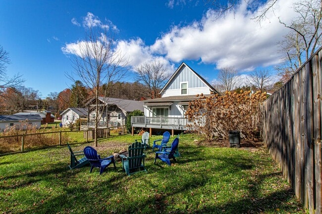 Building Photo - Fully Furnished