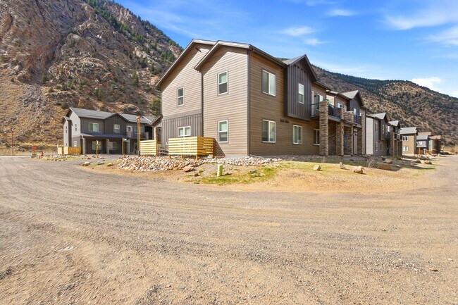 Building Photo - 2115 Hummingbird Wy