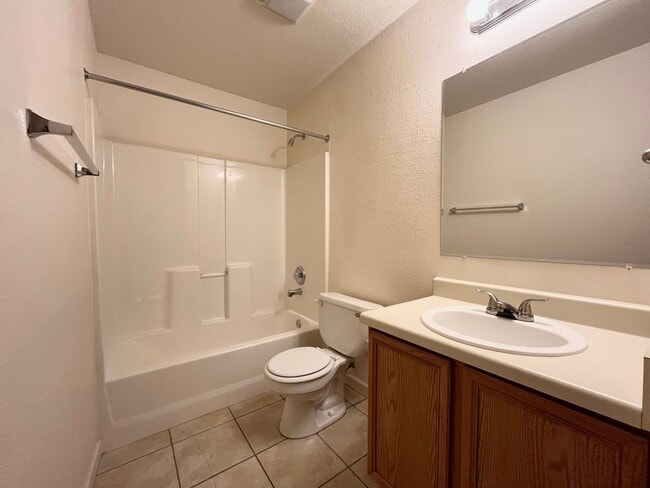 Building Photo - Cozy 2 bedroom 2bath Retreat near Randolph...