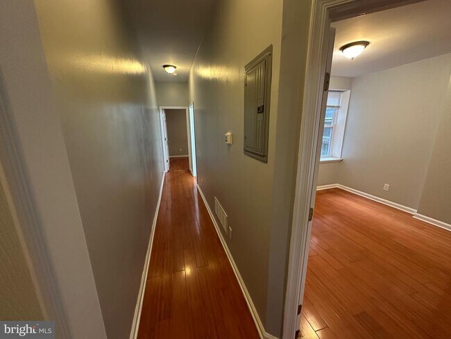 Building Photo - 1230 N 55th St