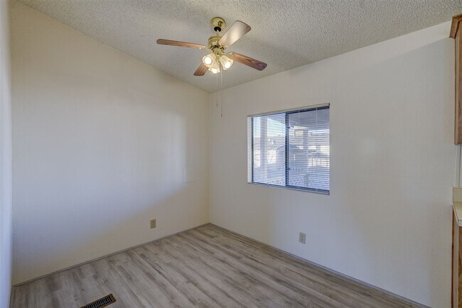 Building Photo - 2 Bedroom, 2 Bath Home Close to Willow Lake in Prescott