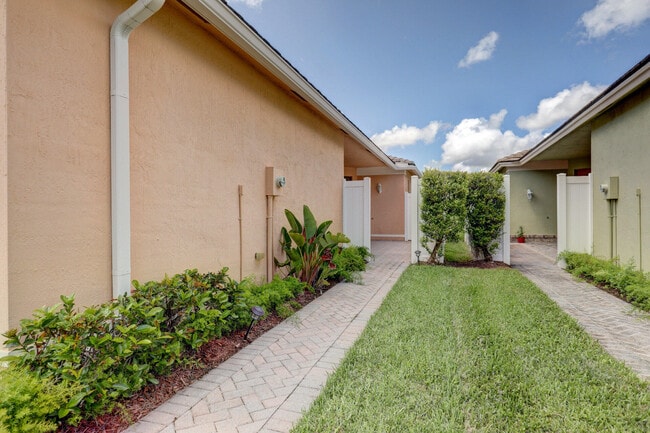 Building Photo - 9516 SW Flowermound Cir