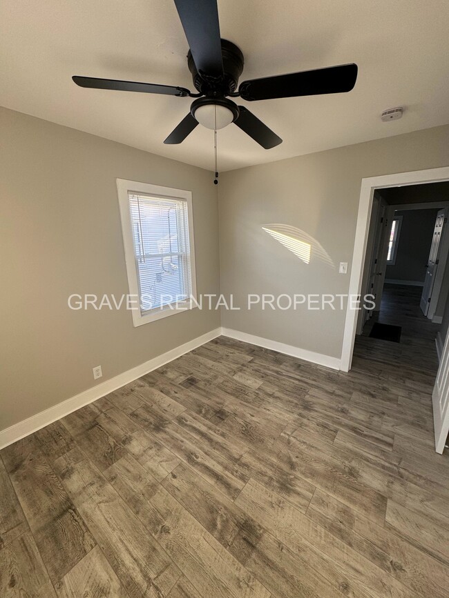 Building Photo - 1102 Oleanda Ave