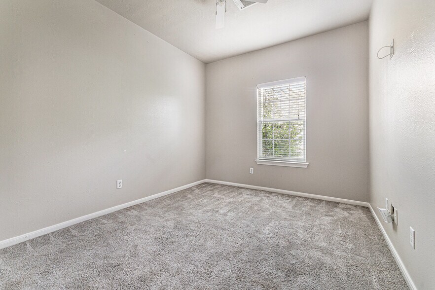 Building Photo - 3107 Lavender Candle Dr