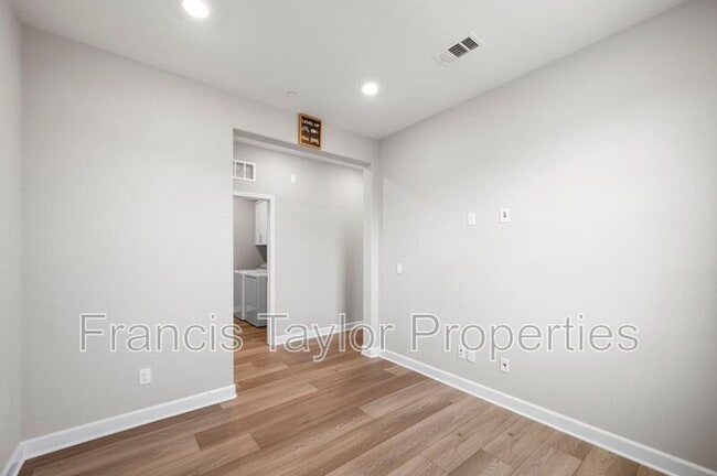 Building Photo - 10912 Jericho Way