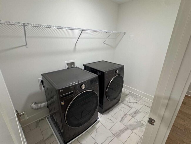 Building Photo - 2442 Mills Bend