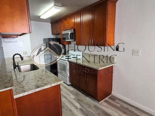 Building Photo - 9013 Montoya St
