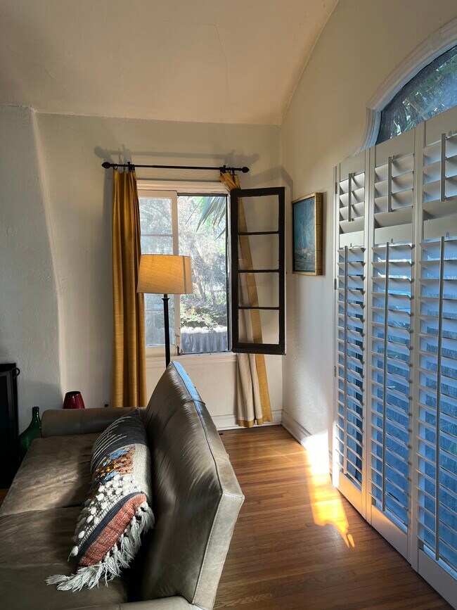 Building Photo - 9639 Farragut Dr