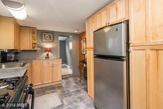 Building Photo - 825 S Linwood Ave