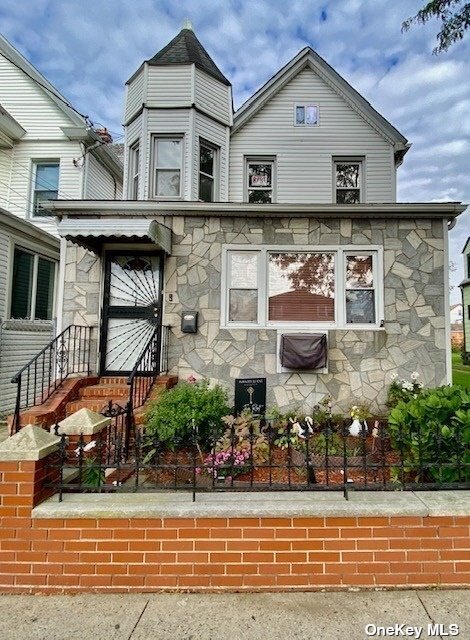 Primary Photo - 96-01 103rd Ave