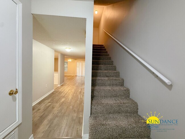 Building Photo - Newly Renovated 3 Bedroom Townhouse in Fort Walton Beach!