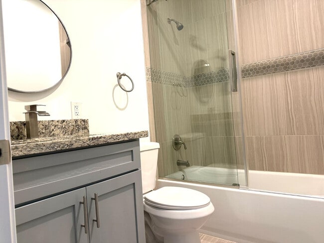 Building Photo - 1406 E Cinnabar Ave