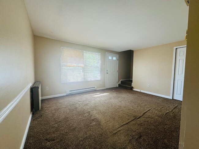 Building Photo - 1106 Hazel Dr