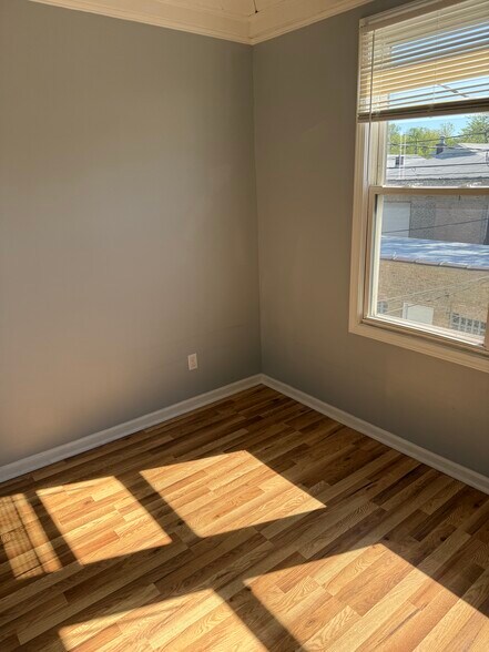 Building Photo - 5639 N Artesian Ave