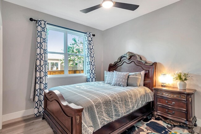 Building Photo - Fully Furnished 3BD/2BA Home with Solar – ...