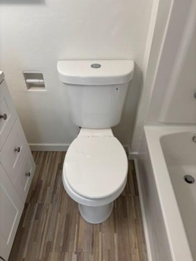 Building Photo - 2 bed 1 Bath in Oildale