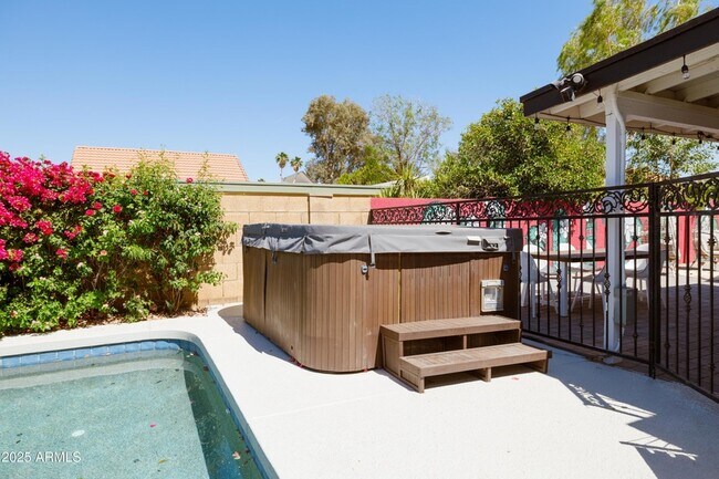 Building Photo - 5226 E Kathleen Rd